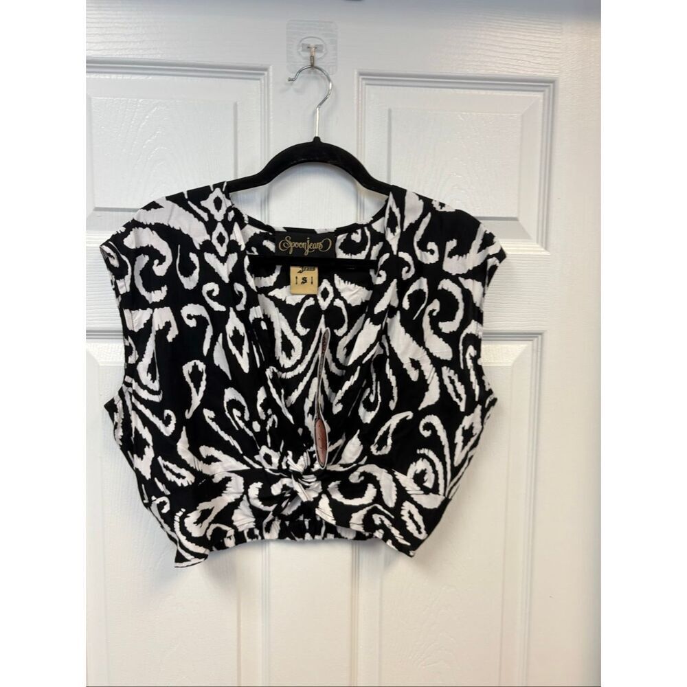 Black & White Abstract Patterned Crop Top